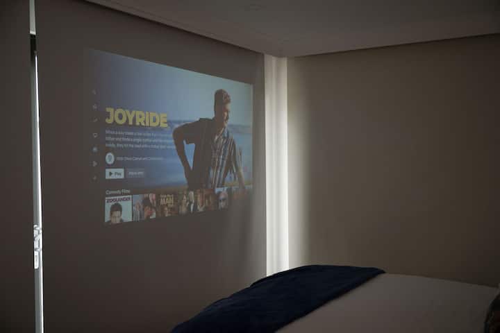Ródos projector cinema experience